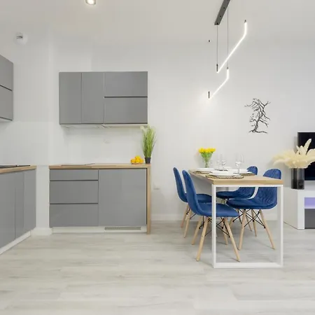 Dark Blue And Grey Apartment With Pastel Bedroom In Warsaw By Noclegi Renters Exterior foto