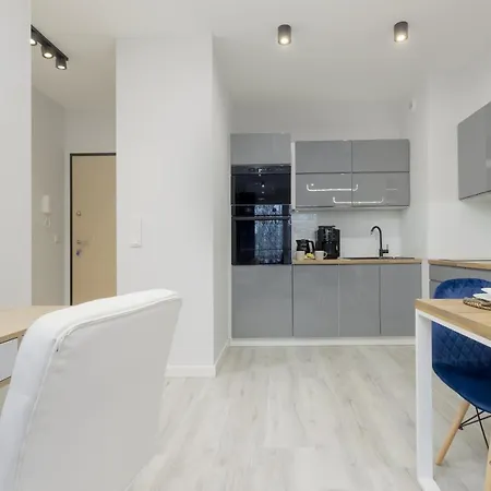 Dark Blue And Grey Apartment With Pastel Bedroom In Warsaw By Noclegi Renters Exterior foto