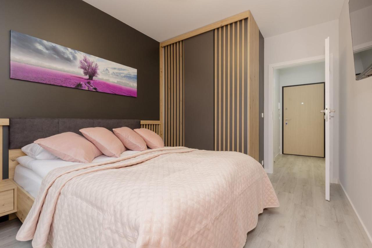 Apartamento Dark Blue And Grey With Pastel Bedroom In By Renters Varsovia